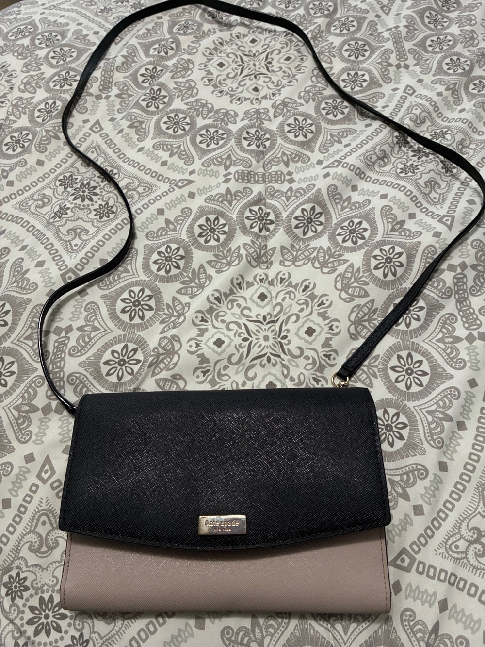 Kate Spade Laurel Way Winni Wallet Crossbody 2-Tone Almondine/Black